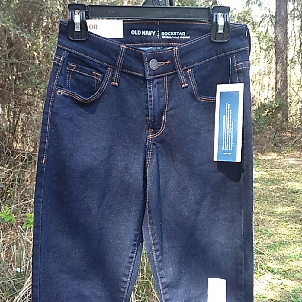 NWT Old Navy Rockstar Super Skinny Jeans